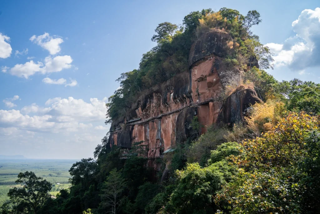 Wat Phu Tok: Thailand’s Most Dramatic Cliffside Temple Adventure