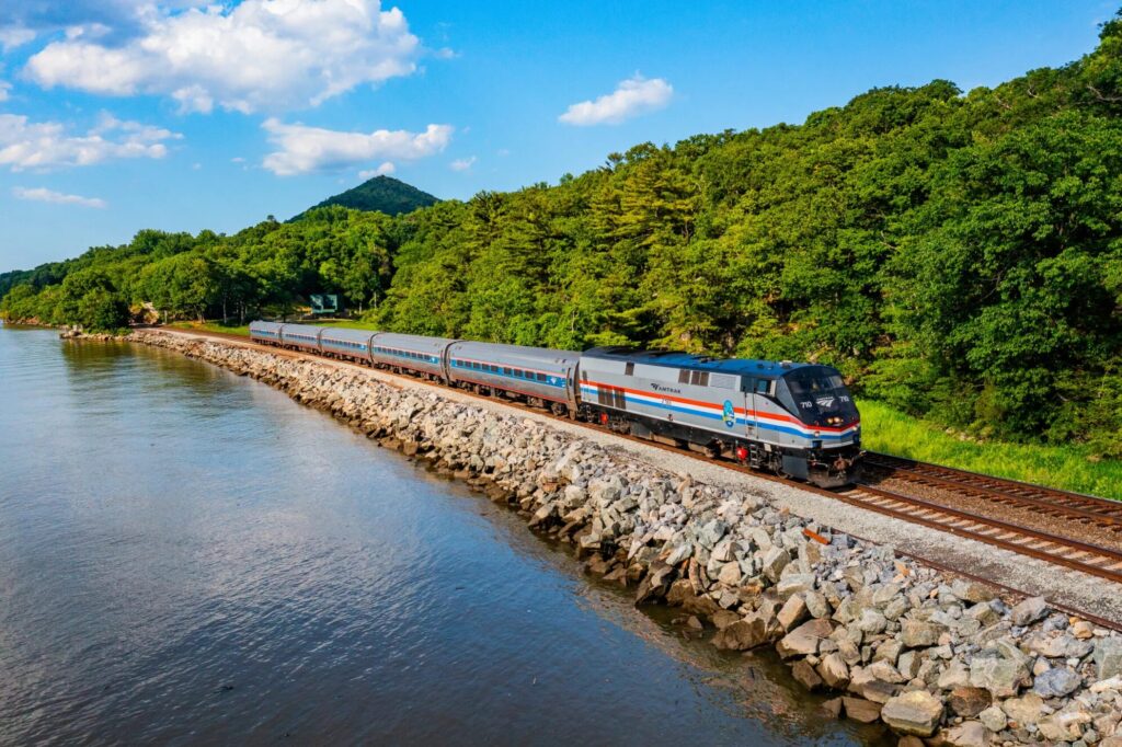 Best Fall Train Journeys: Top Scenic Railroad Routes for Autumn Travel