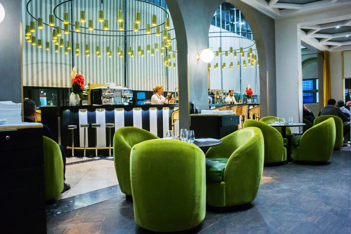 Airports for Drinking During Layovers