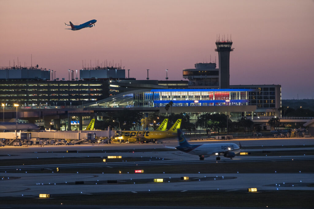 FAA Flight Reduction Plan Begins: 800+ Cancellations Hit 40 Major US Airports