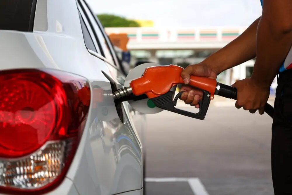 Gas Prices Drop to $3.04 as November Begins: Good News for Thanksgiving Travelers