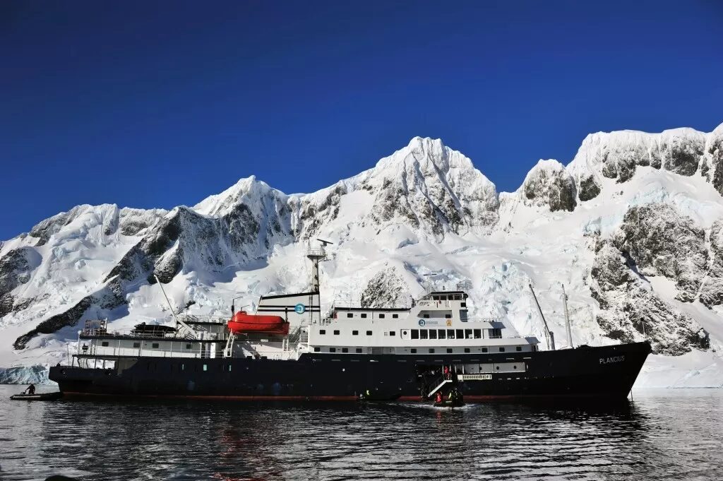 Oceanwide Expeditions Launches 2025-2026 Antarctica Cruise Season with New Weddell Sea Voyages